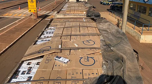 Carreta com 500 mil maços de cigarro é apreendida pela PRF
