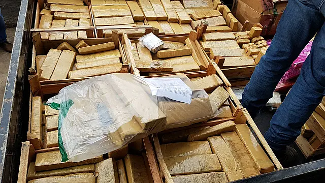 Quase 1 tonelada de drogas é incinerada em ação entre as polícias de Anastácio e Miranda