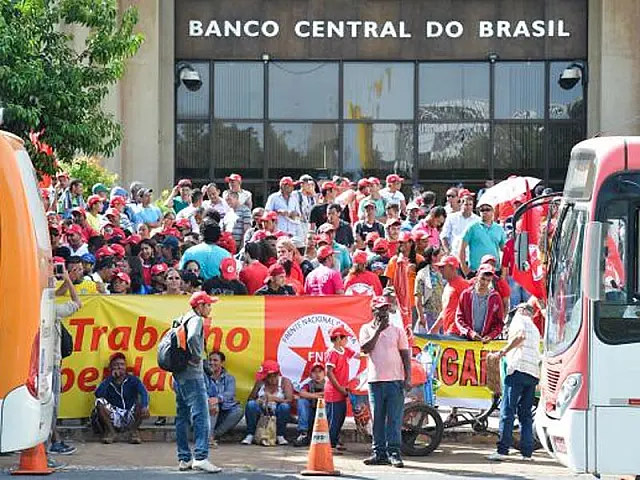 Movimentos sociais protestam contra impeachment e pedem reforma agrária
