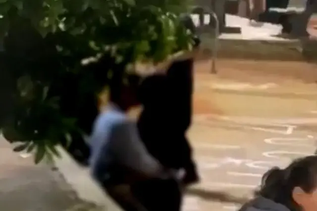Casal é flagrado fazendo sexo na praça Aquidauana