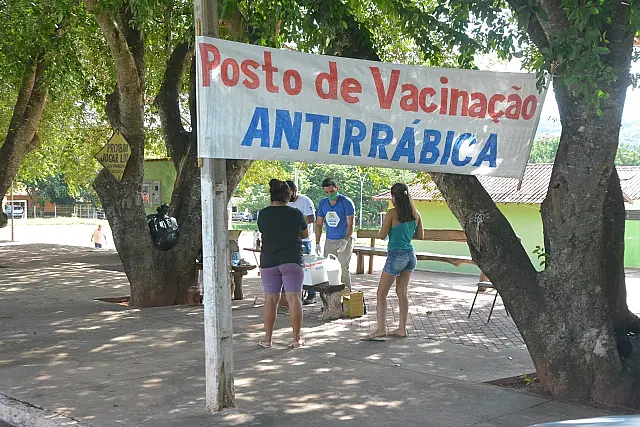 Distrito de Camisão está realizando vacinação contra a raiva em animais