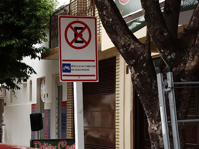 Núcleo de Trânsito regulamenta estacionamento de motos no centro de Aquidauana