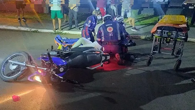 Motociclista é levada ao hospital após colisão com carro em Anastácio