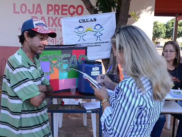 CREAS realiza triagem de pessoas em situação de rua nas imediações da Rodoviária