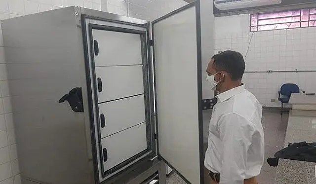 Com ultrafreezer, SES amplia armazenamento de vacinas contra COVID-19