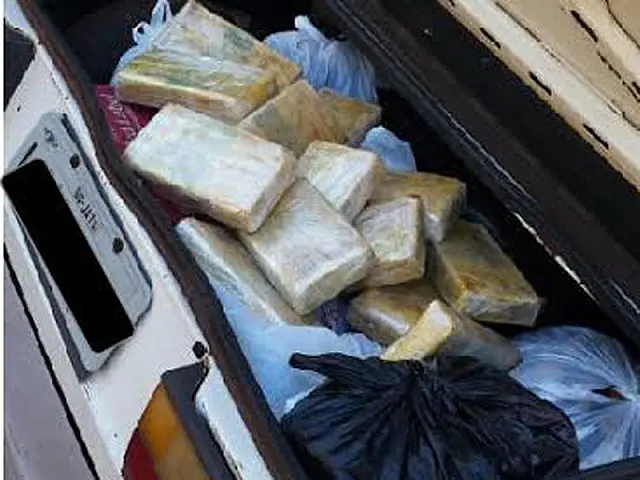Homem é preso com droga escondida em porta-malas de veículo
