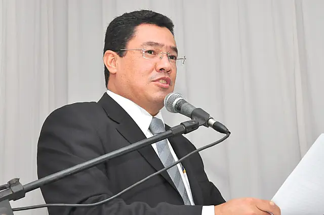 Douglas Figueiredo tomou posse como prefeito em Anastácio; Laércio Valério, vice