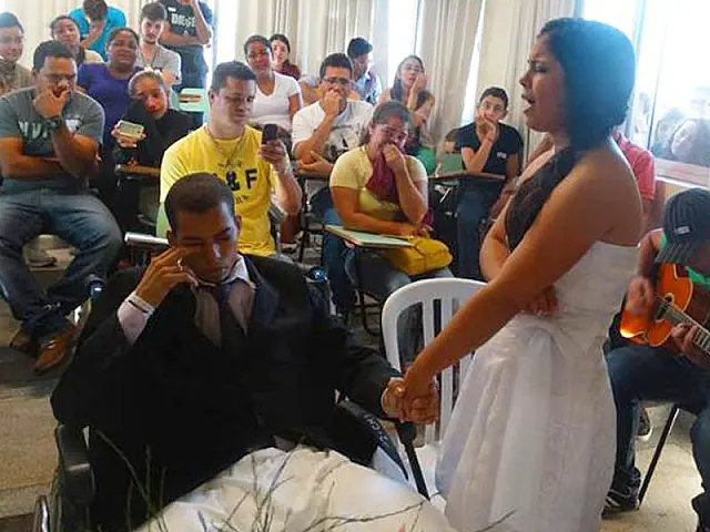 Noivo com câncer realiza sonho e se casa três dias antes de morrer