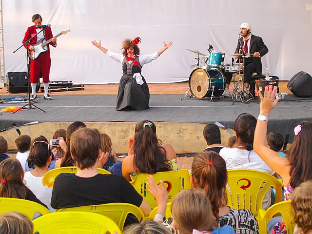 Espetáculos de teatro interagem com público do Festival de Inverno