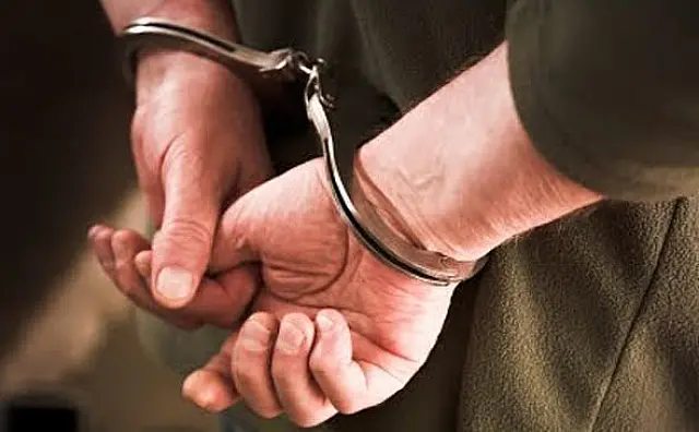 Descontrolado, homem teve de ser algemado pela PM após espancar a mulher