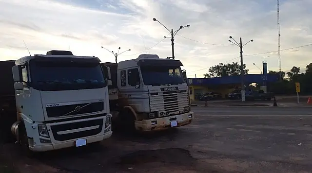 PRF e PF apreendem 700 mil maços de cigarros contrabandeados na BR-262