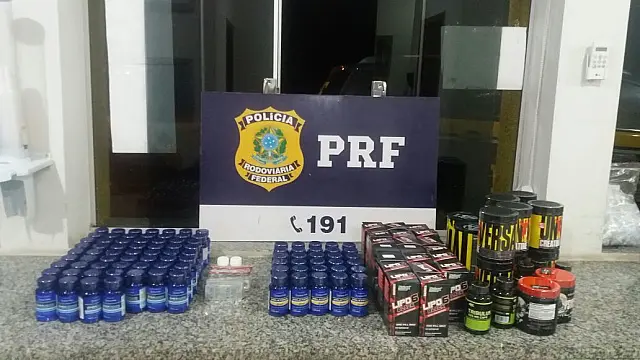 PRF apreende carga com anabolizantes e suplementos em veículo HB20