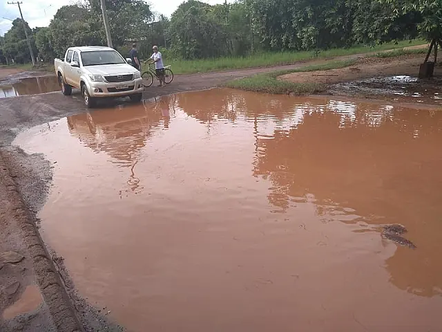 Em Anastácio, lagoas se formam em bairros e deixam ruas intransitáveis