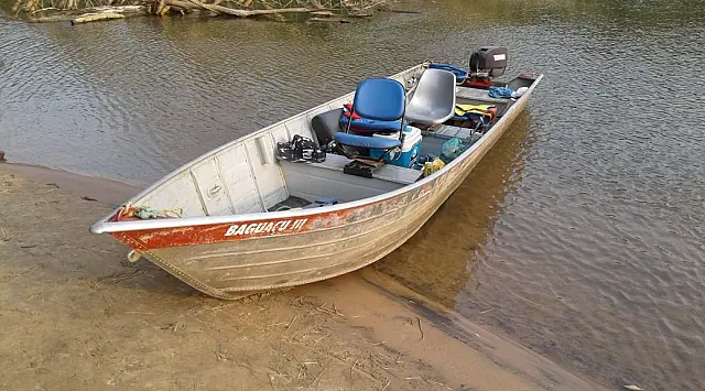 PMA multa dois por pesca ilegal e apreende pescado, barco e motor