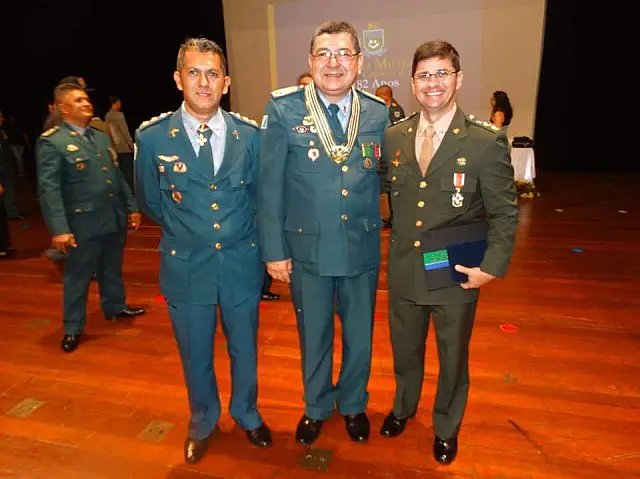Comandantes do 9º BE Cmb e 7º BPM são homenageados pelos 182 anos da PMMS