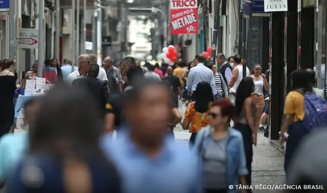 Abono salarial começa a ser pago para nascidos em março e abril