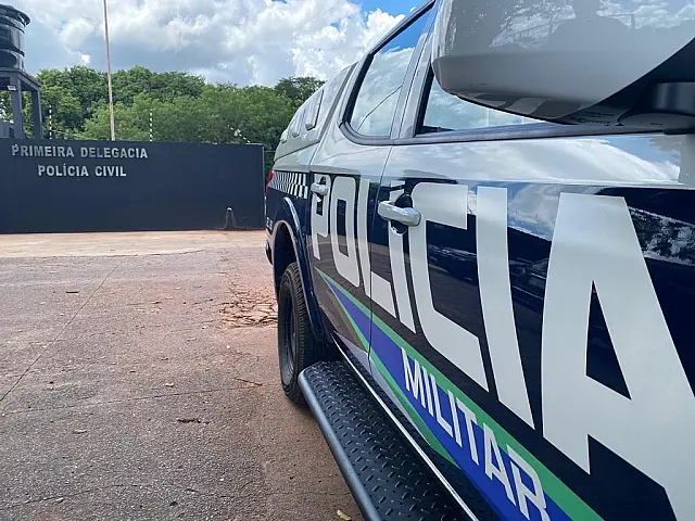 Policias militares socorrem homem gravemente ferido em Jardim