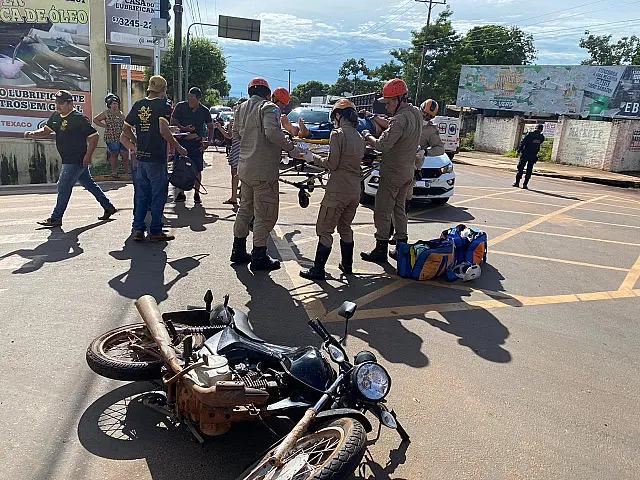 Acidente entre carro e moto deixa mulher ferida em Anastácio