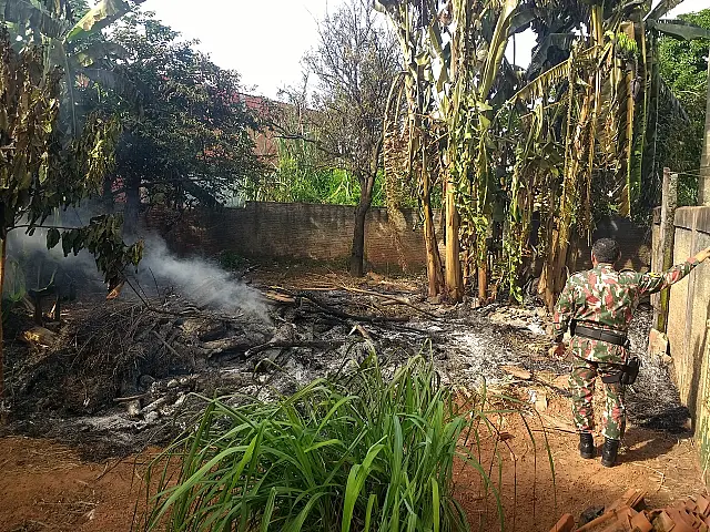 PMA flagra professora incendiando terreno na Vila Santos Dumont