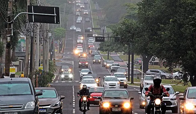Veículos com placa final 9 devem ser licenciados até o dia 30