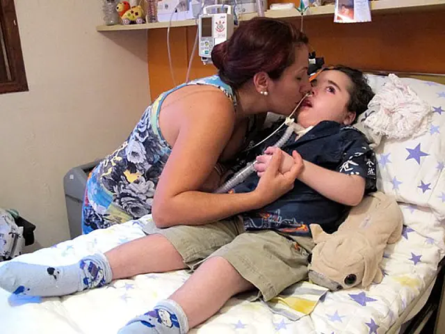 Mãe luta para ter R$ 250 mil e operar o filho