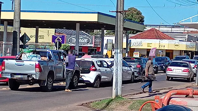 Colisão entre veículos deixa trânsito lento na entrada de Anastácio