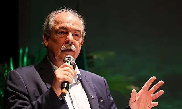 Mercadante defende aumento do IOF e propõe taxar mais as apostas esportivas
