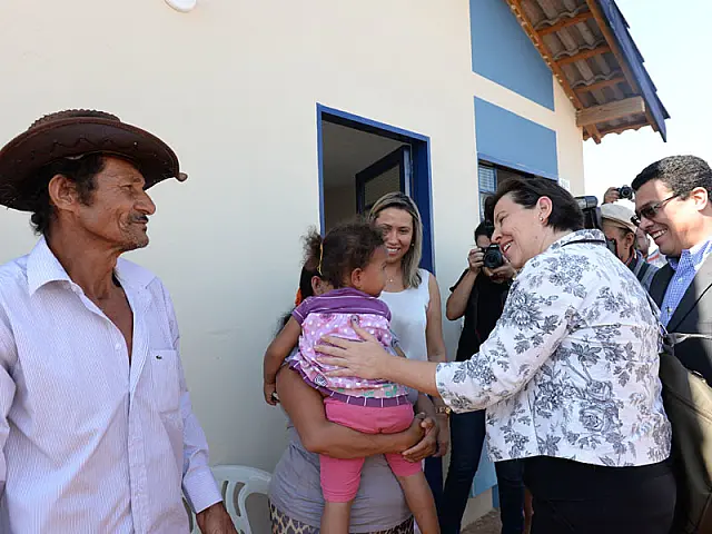Centenas de famílias anastacianas realizam sonho da casa própria
