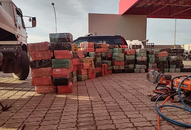 Polícia de Jardim e Bonito apreendem caminhão carregado de maconha
