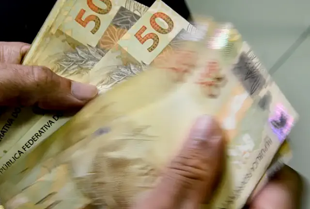 Salário mínimo de R$ 1.621 começa a valer nesta quinta-feira