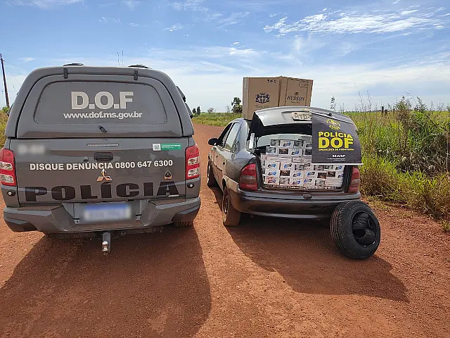 Em carro abandonado, cigarros e pneus contrabandeados são apreendidos pela DOF