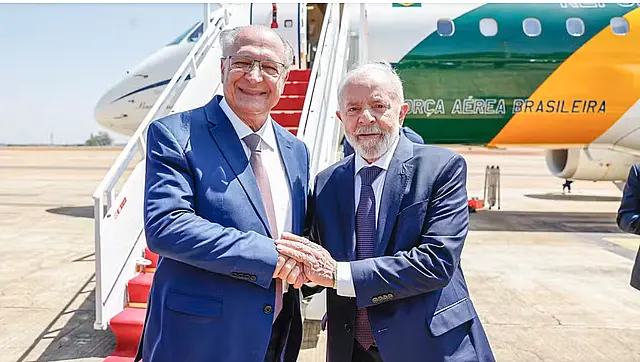 Lula embarca para Rússia para participar da cúpula de líderes do Brics