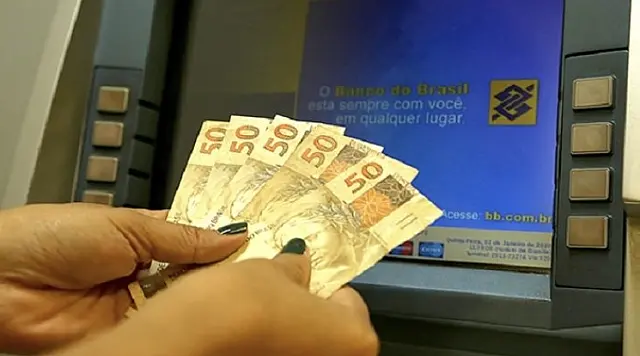 Governo antecipa parte do 13º salário dos servidores estaduais