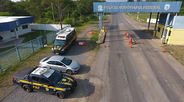 PRF recupera quatro veículos e prende quadrilha em Corumbá