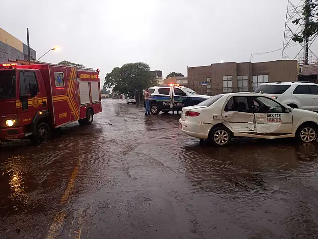 Acidente de trânsito manda 2 para hospital