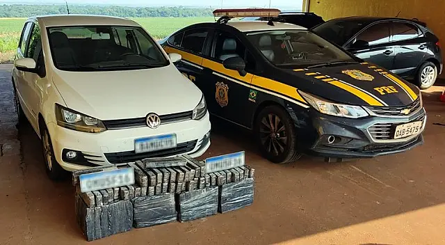 Motorista tenta fugir, sem sucesso, em veículo abarrotado de maconha