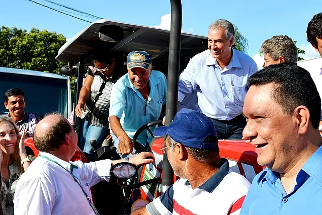 Anastácio faz 52 anos e agricultores familiares recebem patrulha mecanizada do Governo do Estado