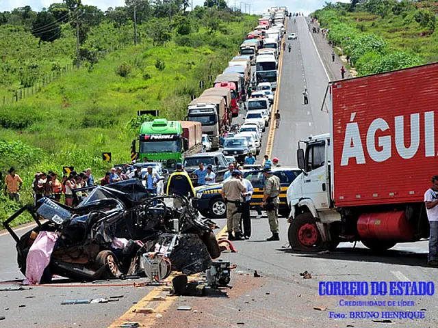 Acidente deixa dois mortos na BR-163