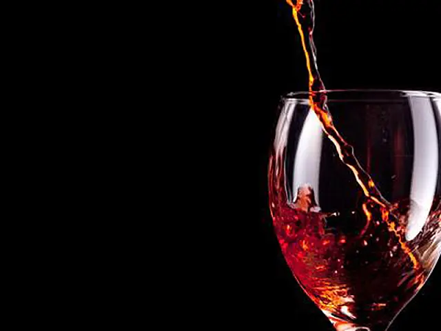 Beber álcool regularmente pode reduzir risco de artrite