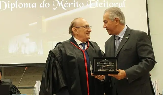 Governador recebe honraria do TRE-MS