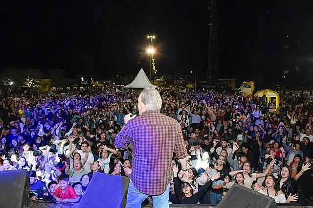 Marcha para Jesus reúne famílias e lota Avenida Pantaneta