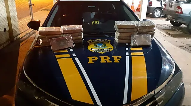 PRF apreende 21 quilos de cocaína no fundo falso de veículo em Anastácio