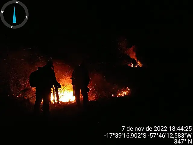 Bombeiros combatem focos de incêndio na Reserva Indígena Guató