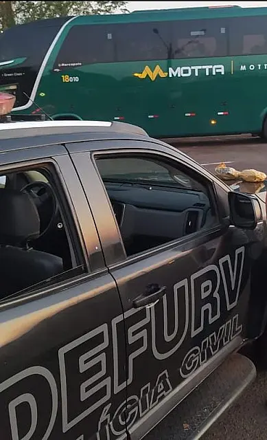 Jovem é presa ao tentar transportar drogas em ônibus de viagem