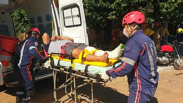 Colisão entre moto e Kombi deixa um homem ferido em Anastácio