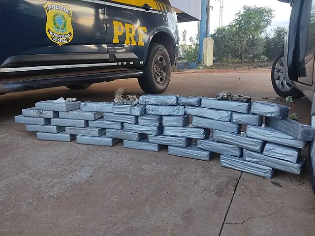 PRF apreende cloridrato e pasta base de cocaína em Água Clara