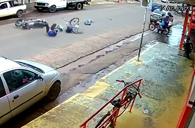 Vídeo mostra acidente entre ciclista idoso e motociclista em Anastácio