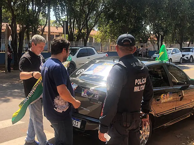 Eleitor é flagrado fazendo boca de urna em frente ao Erso Gomes