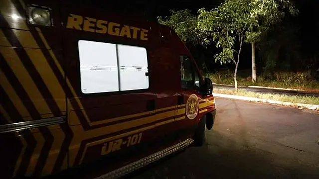 Quatro pessoas ficam feridas após carro capotar e cair em ribanceira na MS-080