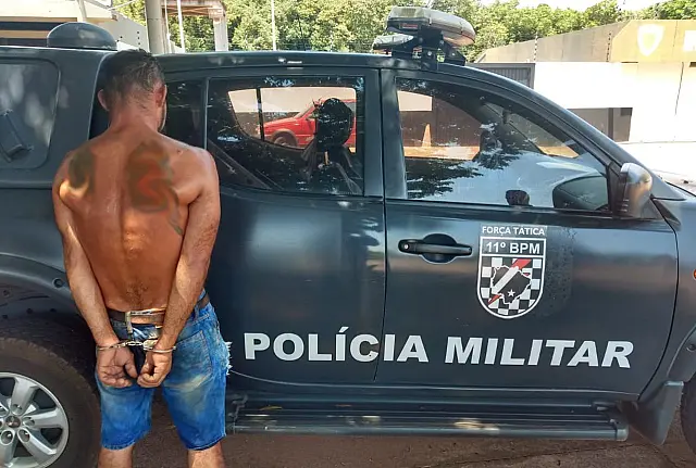 Homem mata outro a facadas e diz à PM que foi ‘acerto de contas’